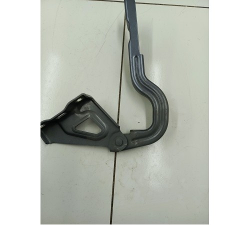 Петля капота левая