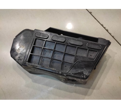 жабо под дворники левое