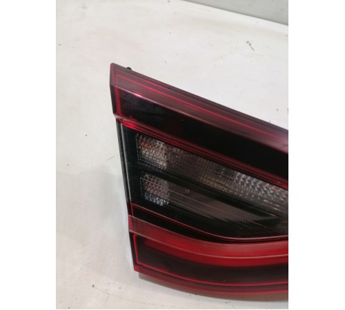 Фонарь левый внутренний крышки багажника