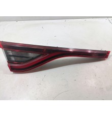 Фонарь левый внутренний крышки багажника