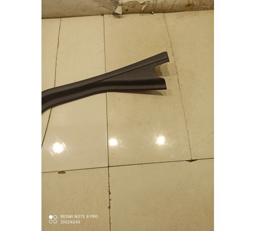 Накладка двери внутренняя верхняя (задняя правая)