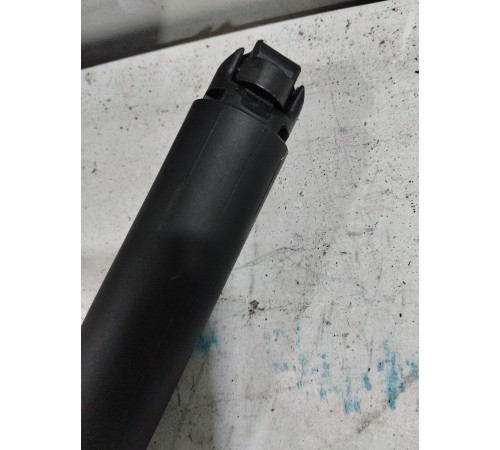 Амортизатор крышки двери багажника левый