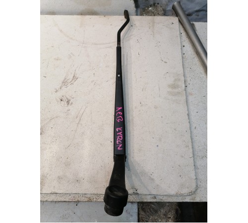 Поводок стеклоочистителя левый