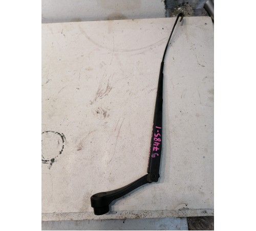 Поводок стеклоочистителя левый