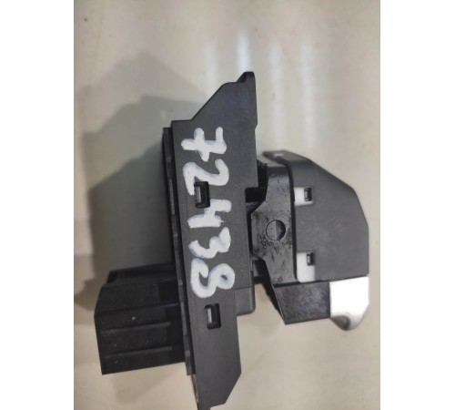 Кнопка стояночного тормоза