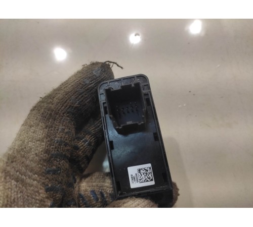 Кнопка стояночного тормоза