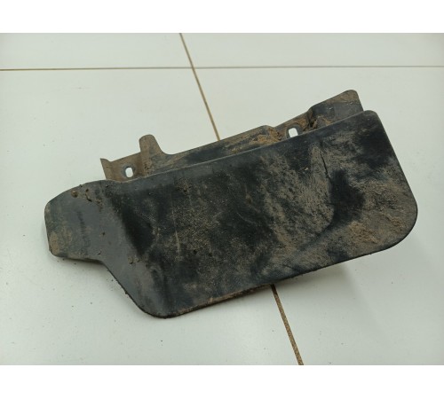 Брызговик задний левый