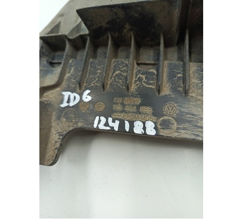 Брызговик задний левый