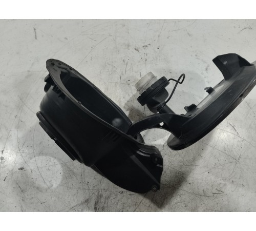 Лючок бензобака с крышкой