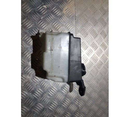 Бачок расширительный перед. прав.