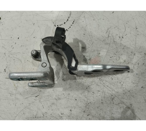 Петля крышки багажника левая