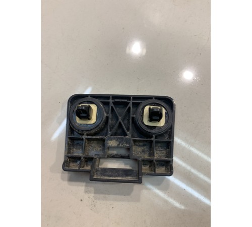 Скоба крепления молдинга (задняя, правая)