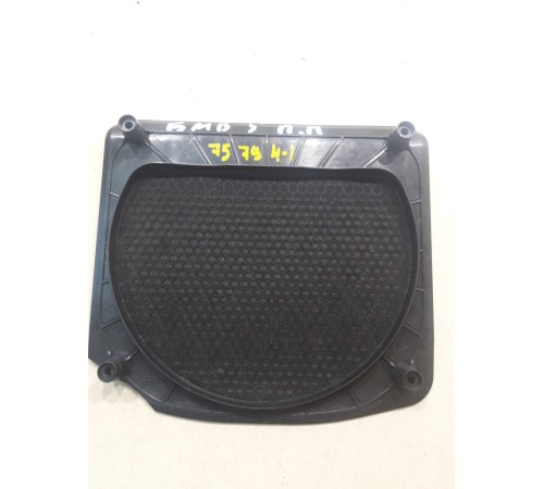 Крышка сабвуфера(передняя правая)