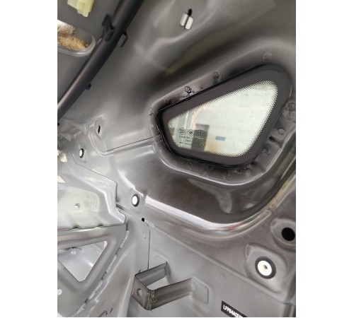 Глухое стекло (форточка) задняя левая