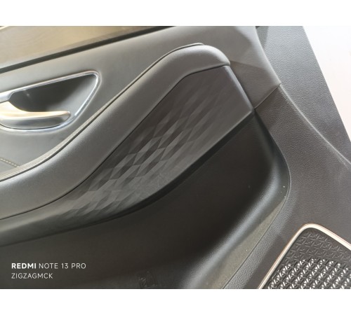 Обшивка двери передней левой