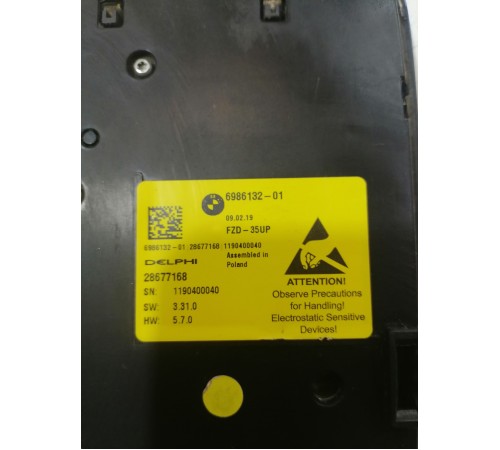 Плафон освещения салона передний