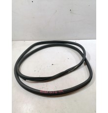 Уплотнитель двери передний правый