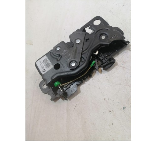 Замок крышки багажника