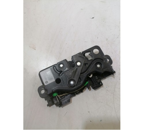 Замок крышки багажника