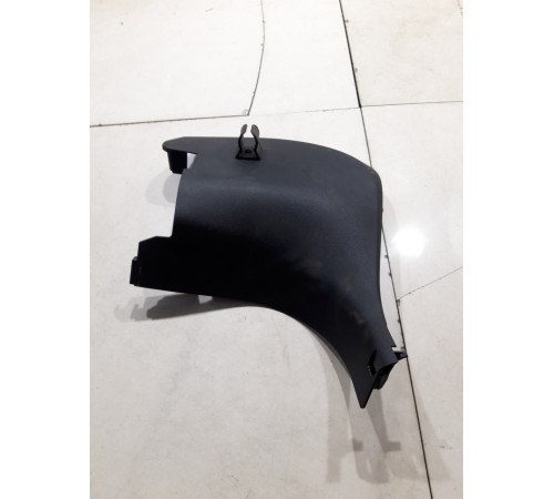 Обшивка передней стойки левая