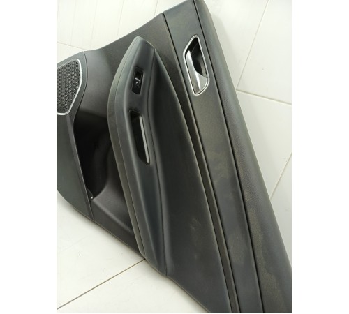 Обшивка двери задняя правая