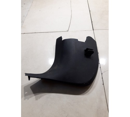 Обшивка передней стойки левая