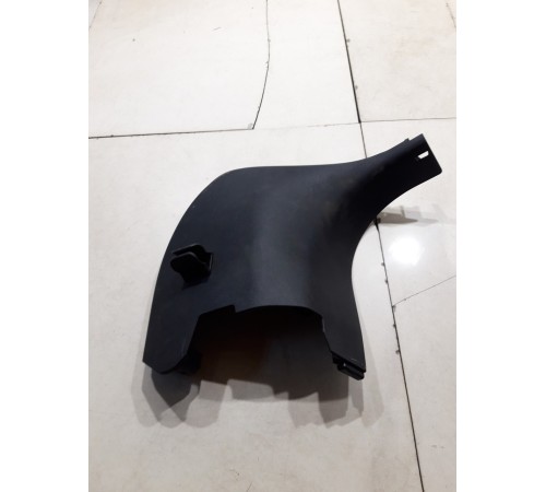 Обшивка передней стойки левая