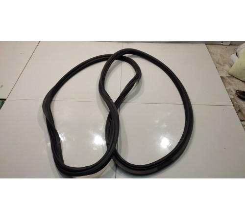 Уплотнитель багажника