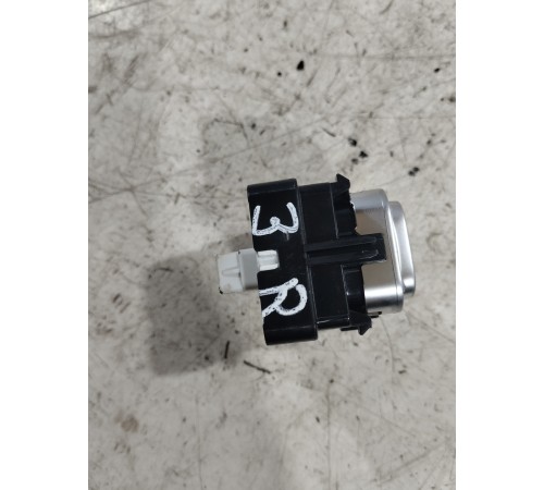 Кнопка стеклоподъёмника задняя правая