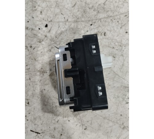 Кнопка стеклоподъёмника задняя правая