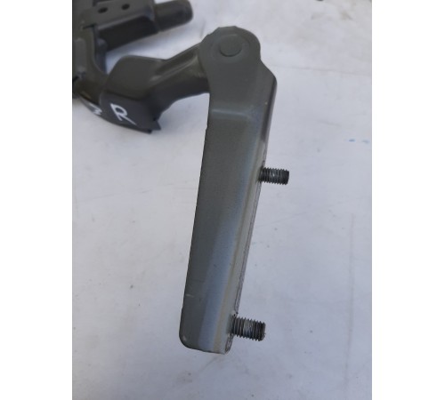 Петля крышки багажника(правая)