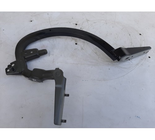 Петля крышки багажника(правая)