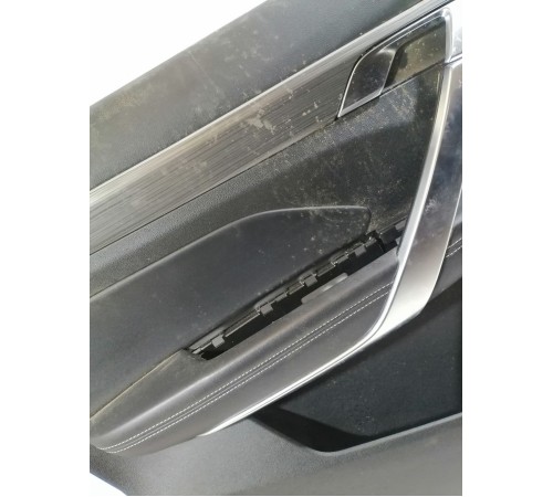 Обшивка двери передняя левая