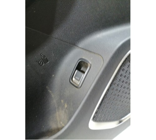 Обшивка двери передняя левая