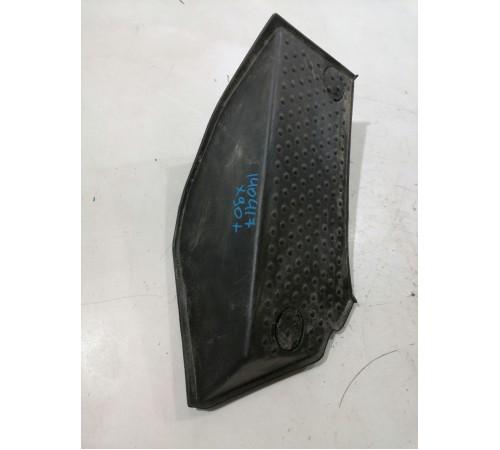 Накладка пола под левую ногу водителя