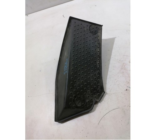 Накладка пола под левую ногу водителя