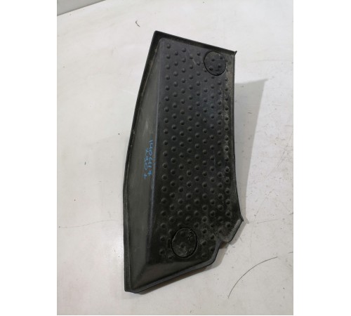 Накладка пола под левую ногу водителя