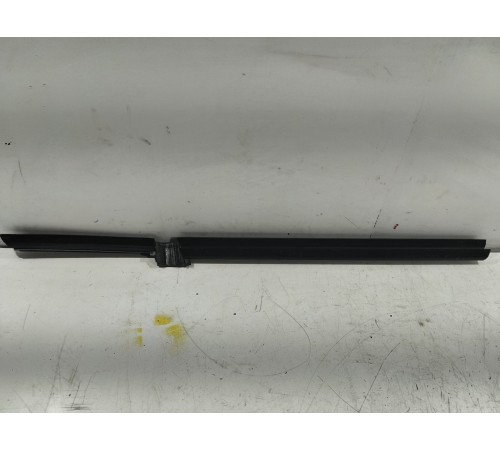 Уплотнитель стекла (задний правый внутренний)