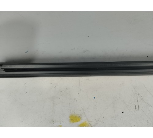 Уплотнитель стекла (задний правый внутренний)