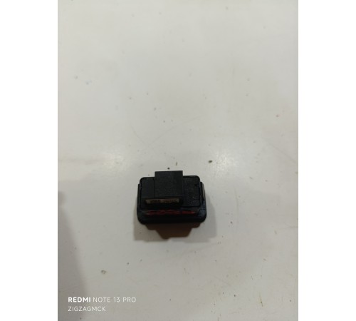 Кнопка регулировки третьего ряда сидений