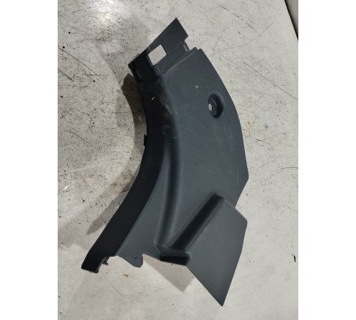 Накладка передней стойки правая нижняя