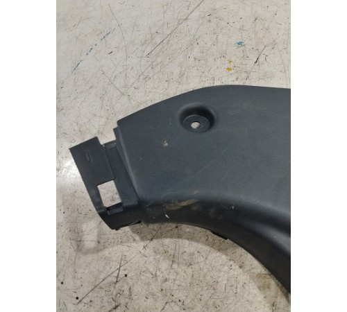 Накладка передней стойки правая нижняя