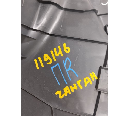 Накладка передней стойки правая нижняя