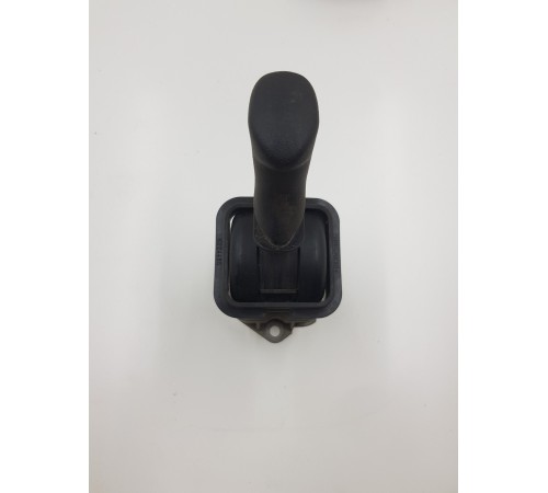 Кран ручного тормоза на панели рычажковый