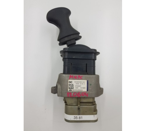 Кран ручного тормоза на панели рычажковый