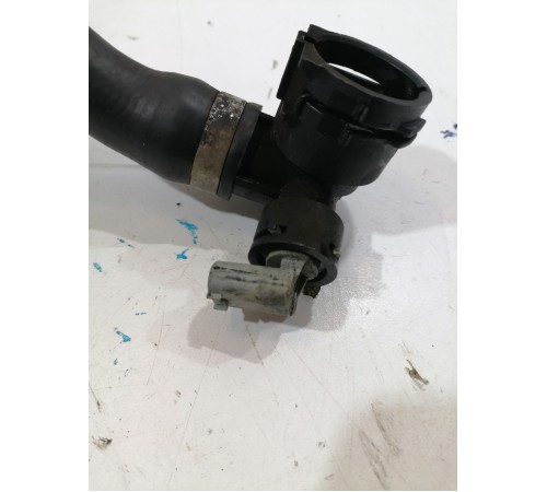 Патрубок системы охлаждения