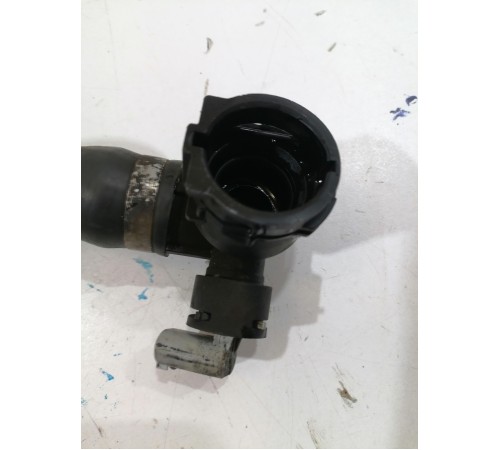 Патрубок системы охлаждения