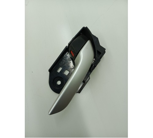 Ручка двери передняя правая внутренняя