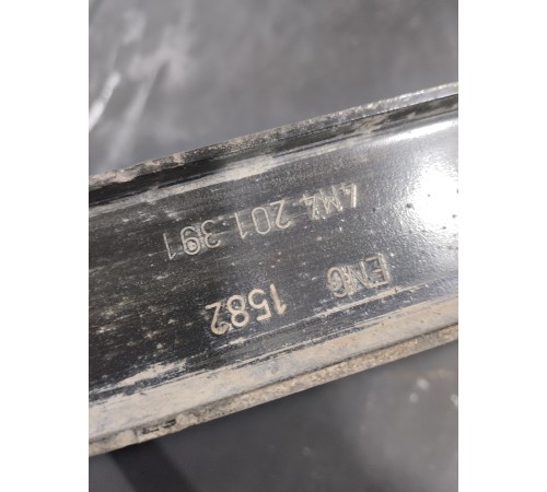 Крепление топливного бака