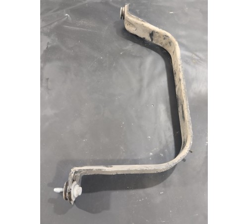 Крепление топливного бака